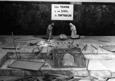 Altar após a Bomba na Catedral de Nova Iguaçu