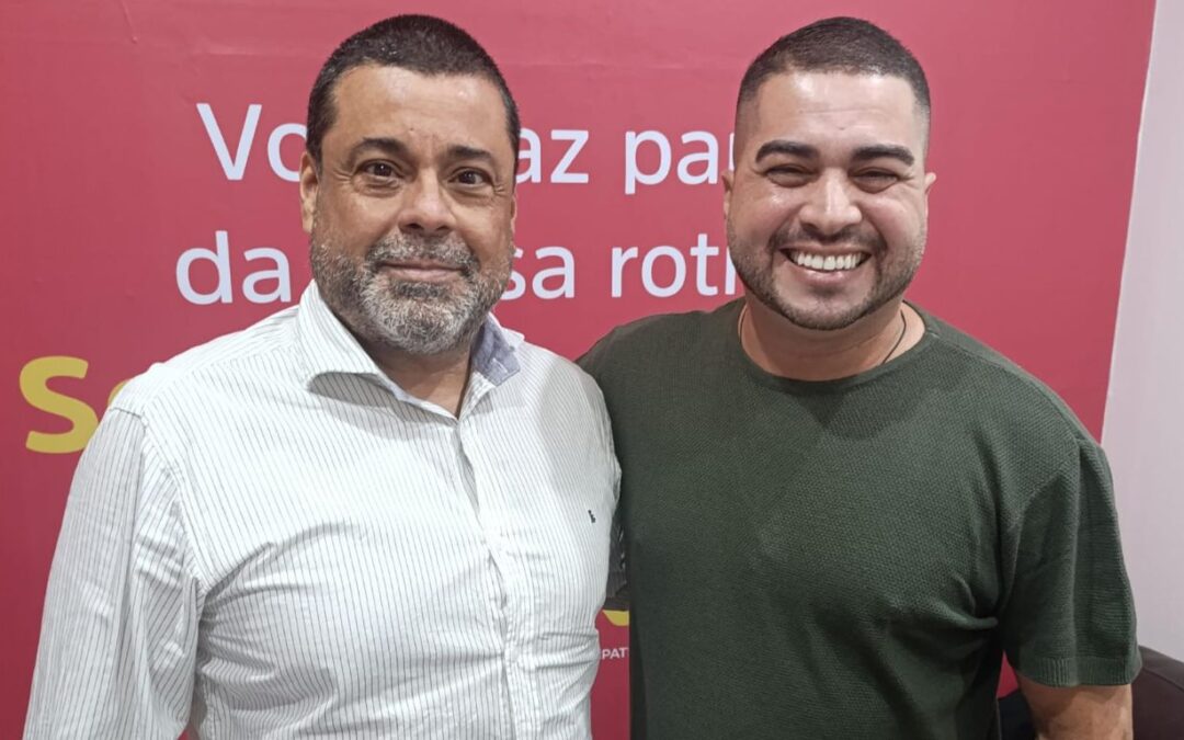 Adriano Dias fundador da ComCausa e Igo Menezes vereador