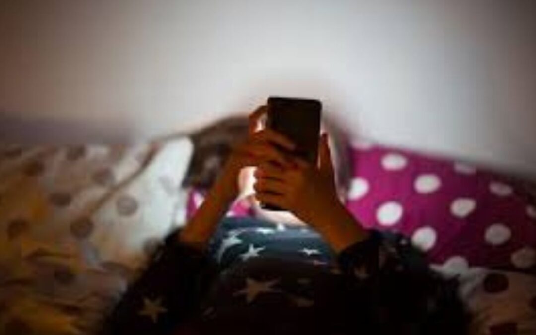 Criança, celular - Influenciadores mirins e “sharenting”