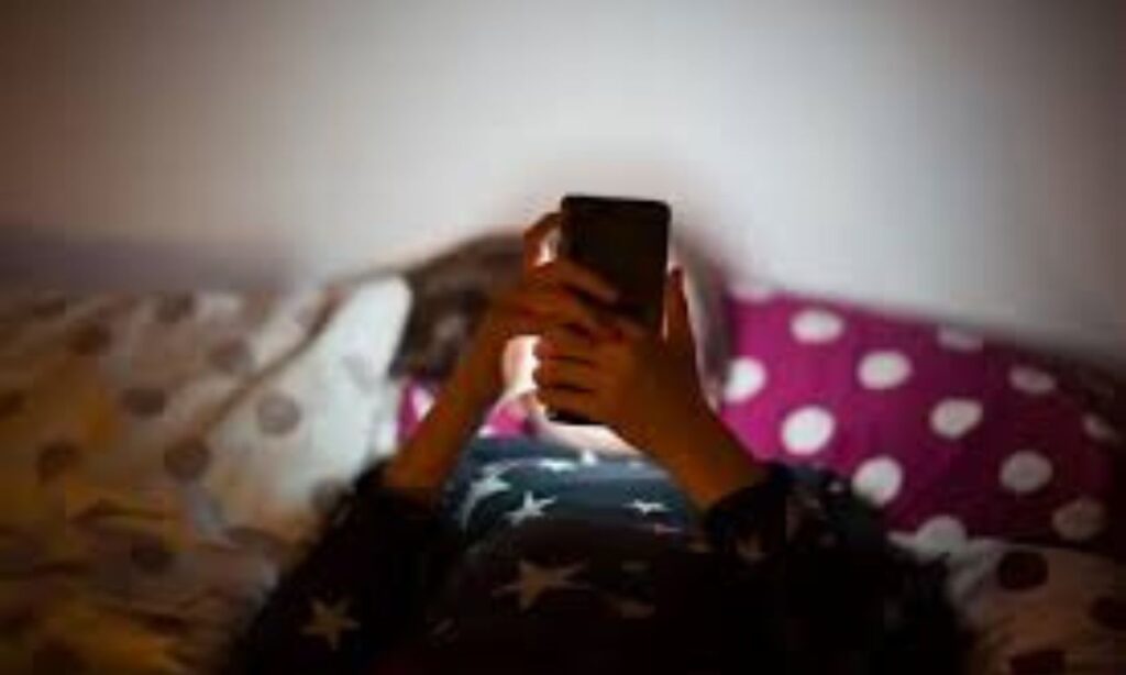 Criança, celular - Influenciadores mirins e “sharenting”