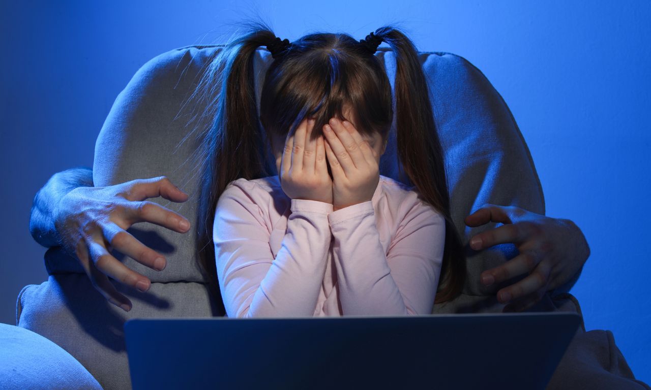 Crimes digitais contra menores (Crianças)