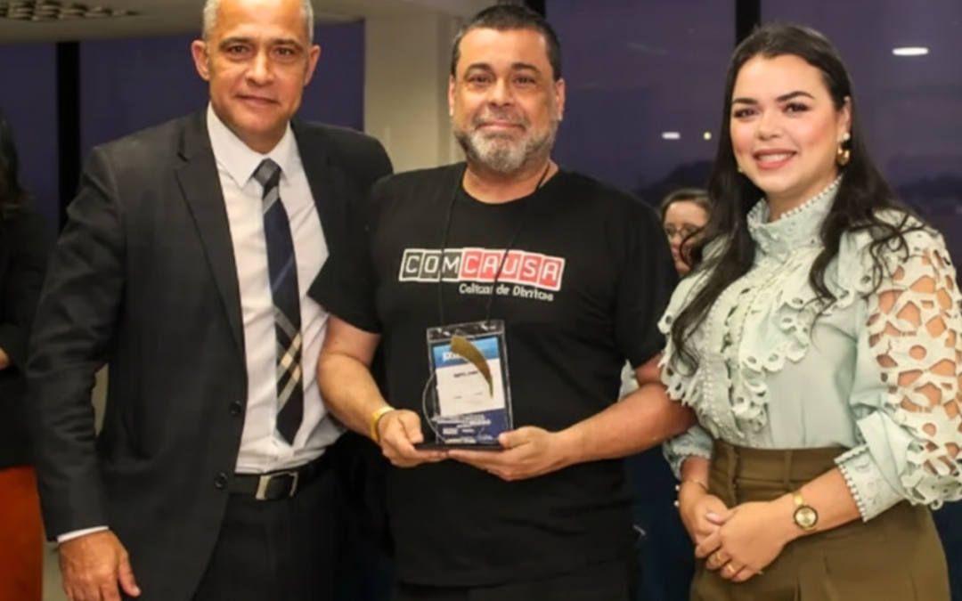 ComCausa recebe prêmio por atuação no enfrentamento aos desaparecimentos Adriano Dias Disque Denúncia Seim