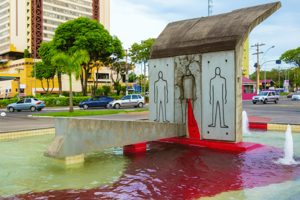 Escultura no Praça de Volta Redonda - 09 de novembro 1988 ComCausa