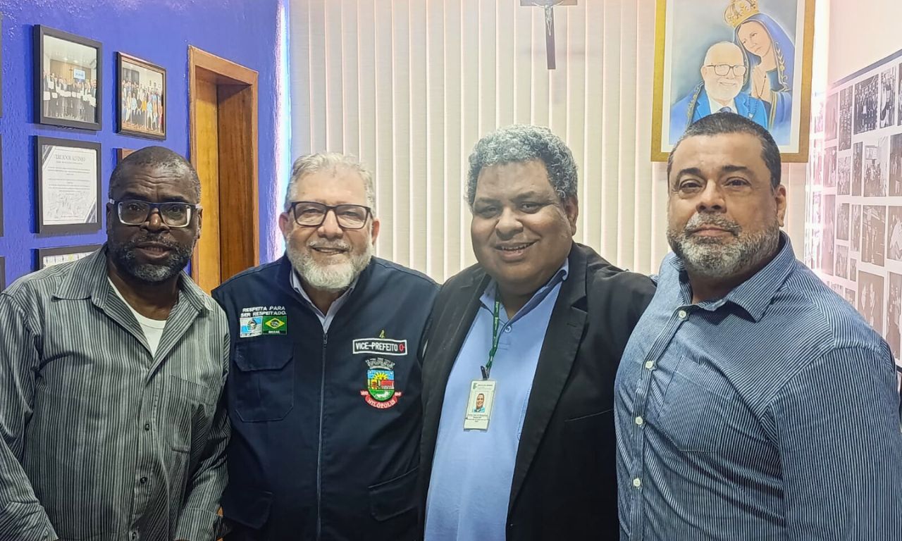 vice-prefeito de Nilópolis, Alvinho, recebeu em seu gabinete o frei Tatá; o professor Rodney, diretor do IFRJ local; e Adriano Dias da ComCausa - Arquivo ComCausa