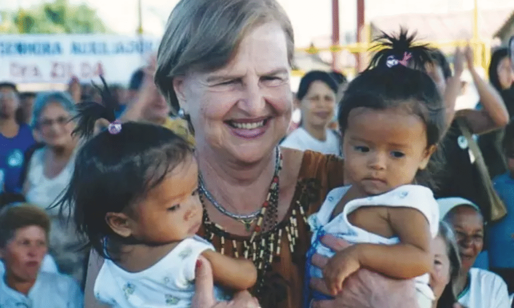 Zilda Arns, Pastoral da Criança, primeira infância, proteção da infância, redes comunitárias, prevenção, orientação às famílias, acompanhamento contínuo, cuidado no território, Defesa da Vida, ComCausa
