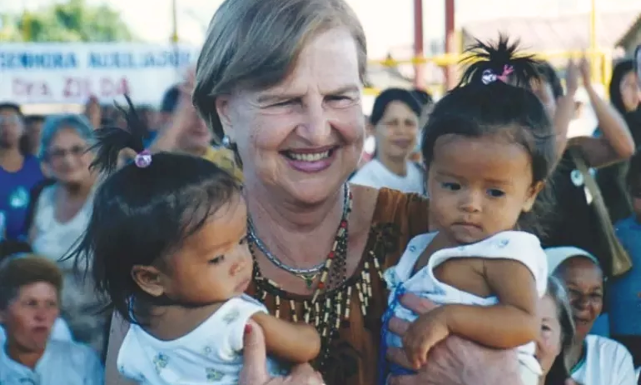 Zilda Arns, Pastoral da Criança, primeira infância, proteção da infância, redes comunitárias, prevenção, orientação às famílias, acompanhamento contínuo, cuidado no território, Defesa da Vida, ComCausa